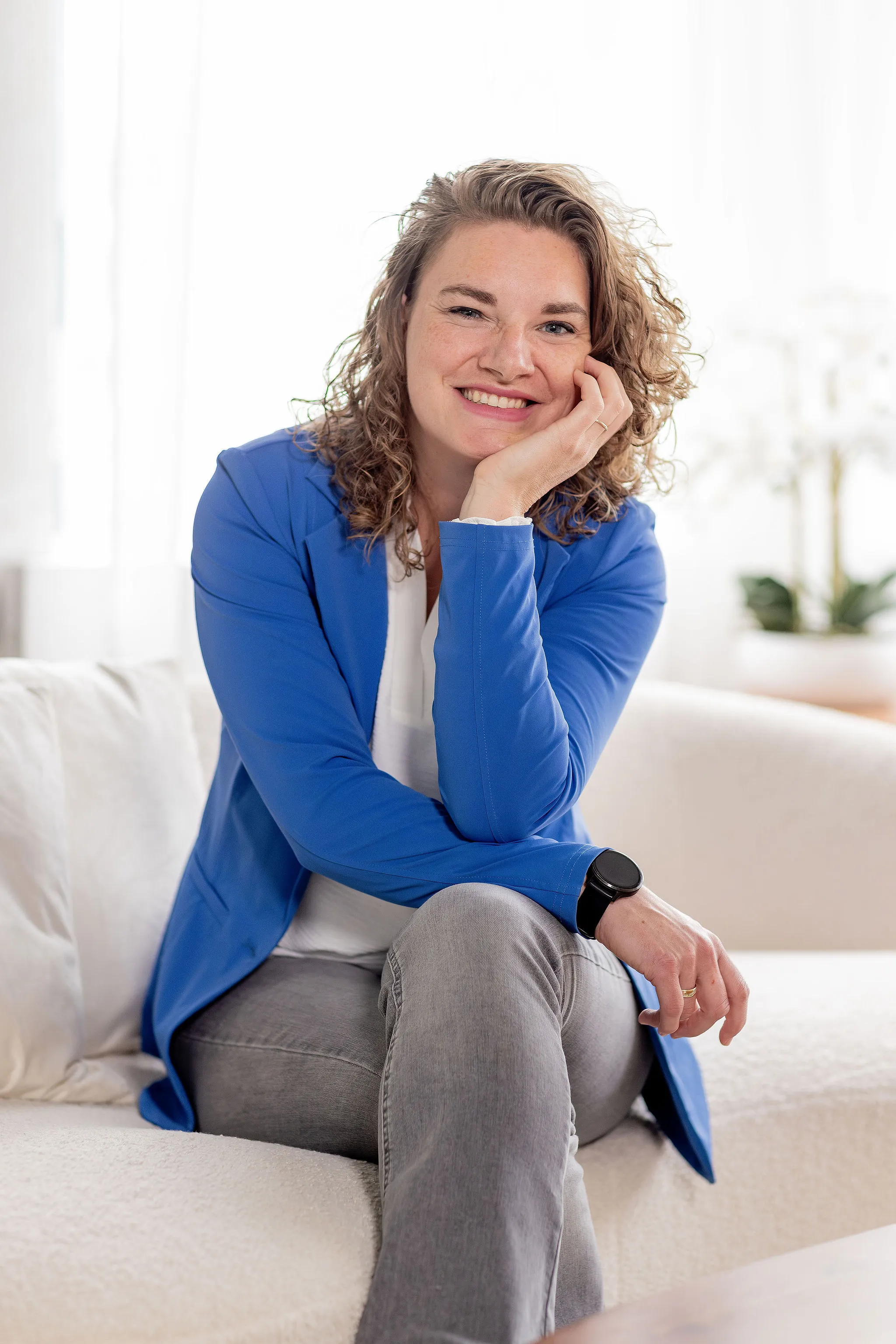 HKZ Adviseur in gesprek met een zorgorganisatie over kwaliteitsmanagement